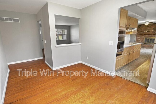 Building Photo - 2041 Northaire Ln