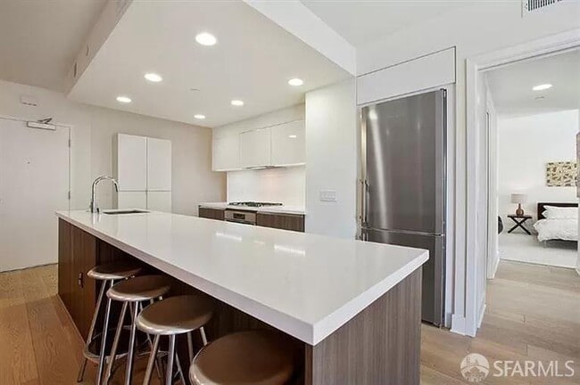 Building Photo - 1080 Sutter St