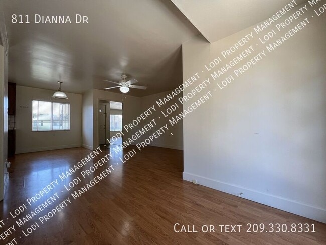 Building Photo - 811 Dianna Dr