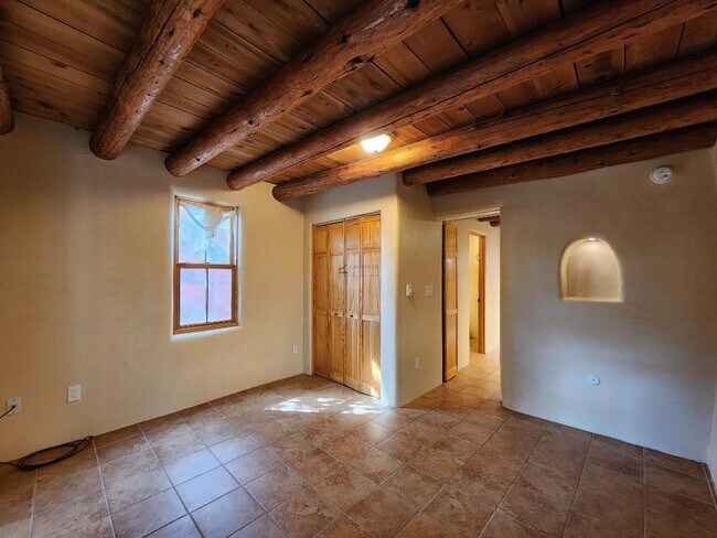 Building Photo - 235 Irvine St