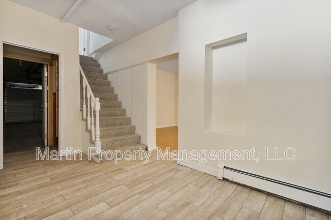 Building Photo - 27 Hermon St