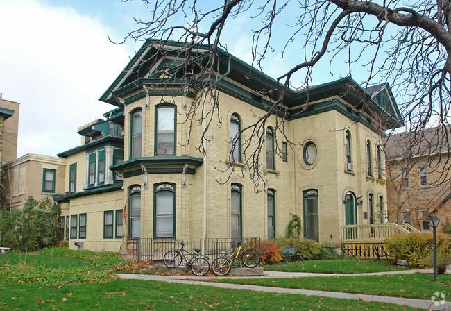 Building Photo - 1227 N Cass St