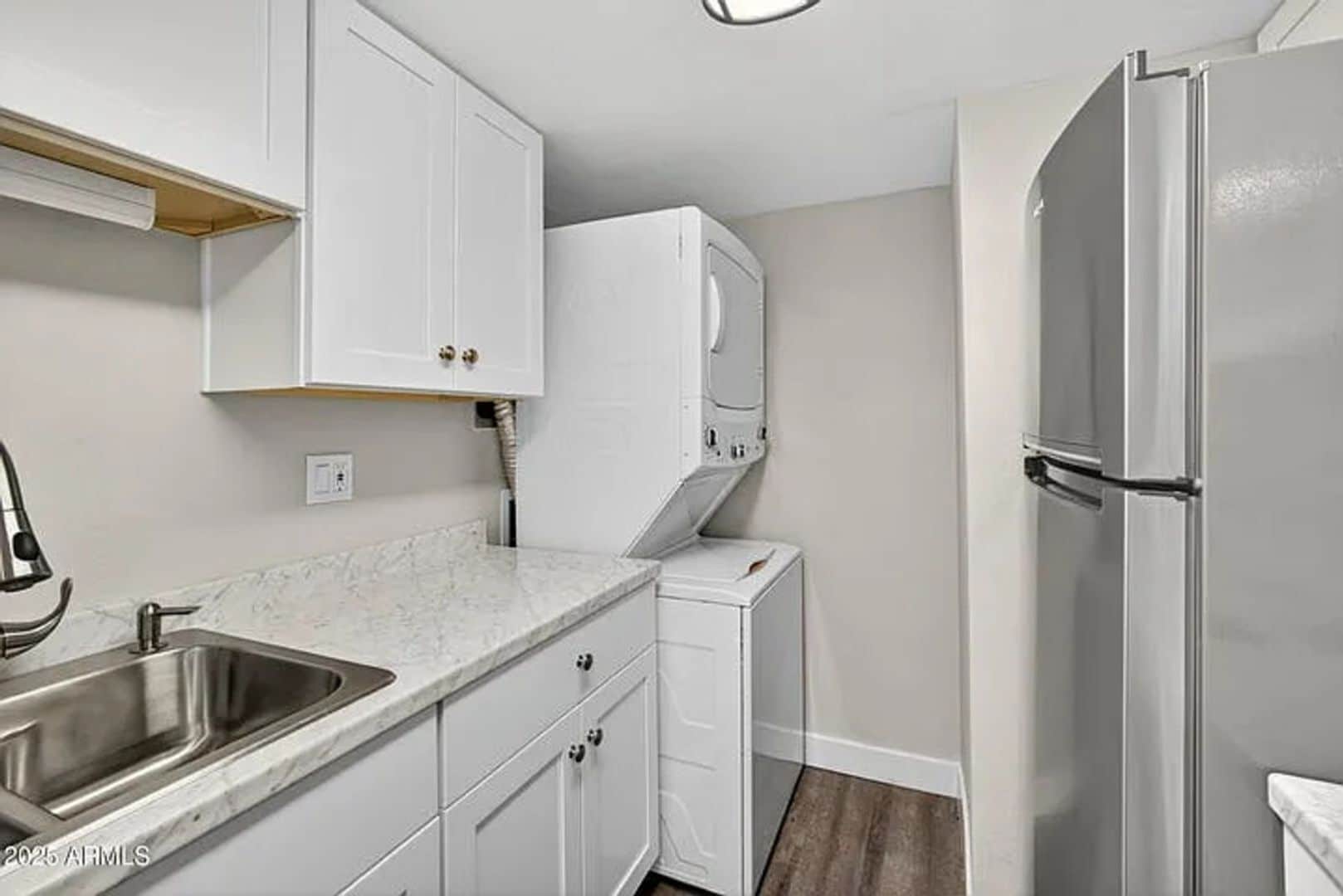 Building Photo - 860 E Brown Rd