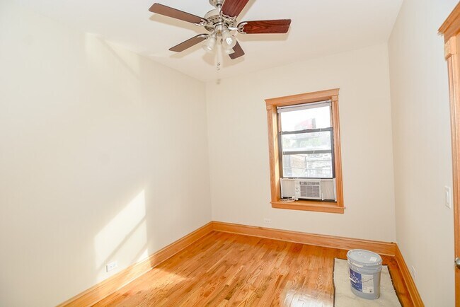 Building Photo - 1148 W Waveland Ave