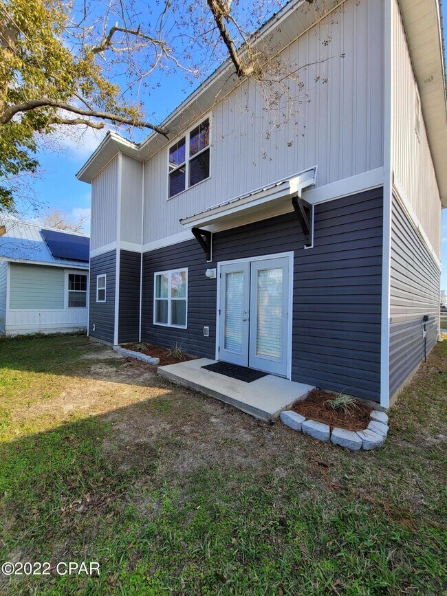 Building Photo - 5817 Jasmine Ct