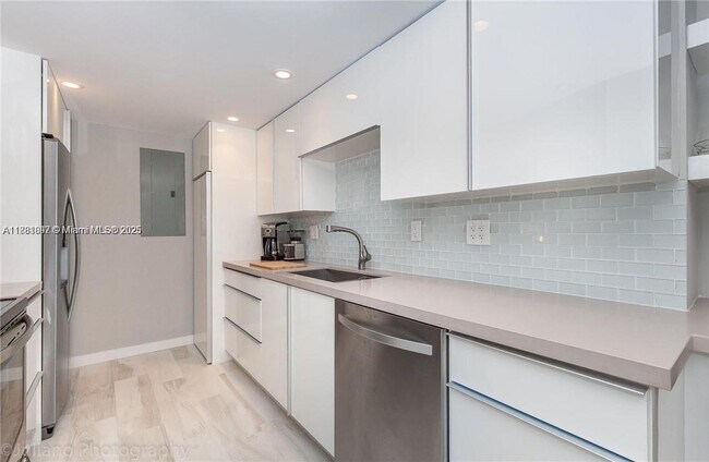 Building Photo - 2451 Brickell Bay Dr