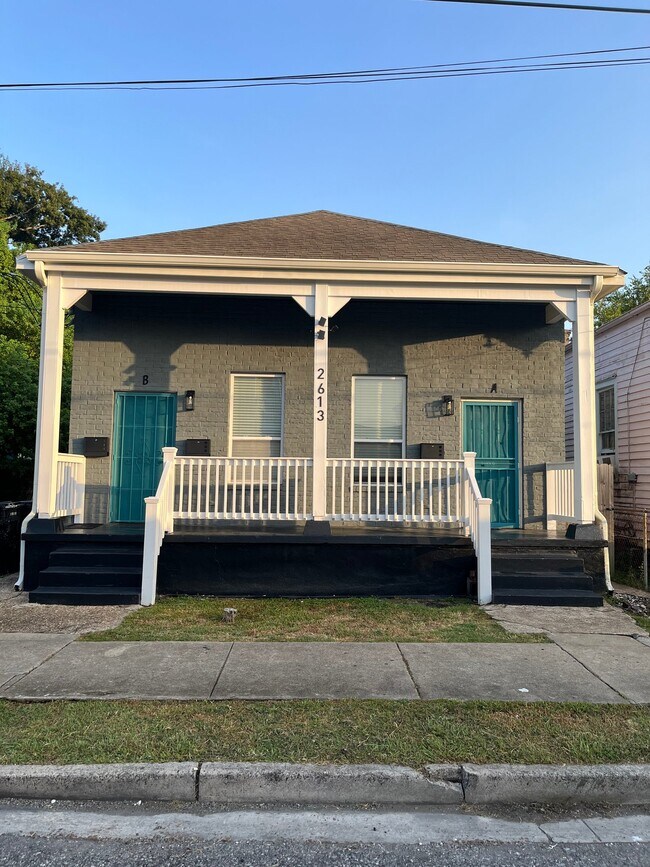 Building Photo - 2613 Dryades St