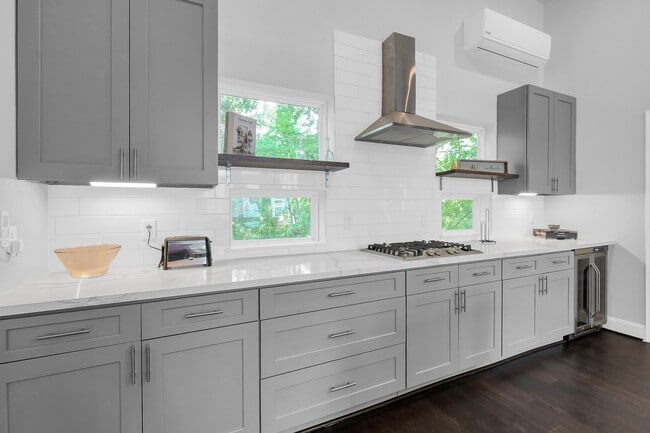 Building Photo - 2116 Oatfield Dr