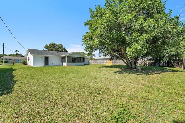 Building Photo - 2251 SE Holland St