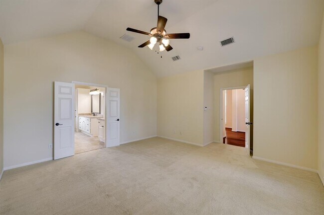 Building Photo - 5022 Coral Gables Dr