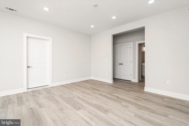 Building Photo - 4403 Thompson Dr
