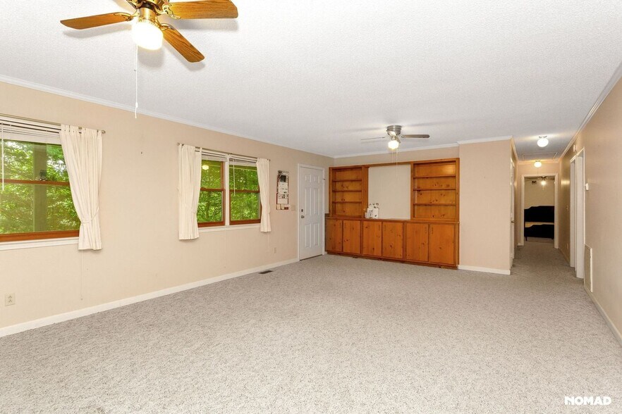 Building Photo - 527 Mountainside Dr