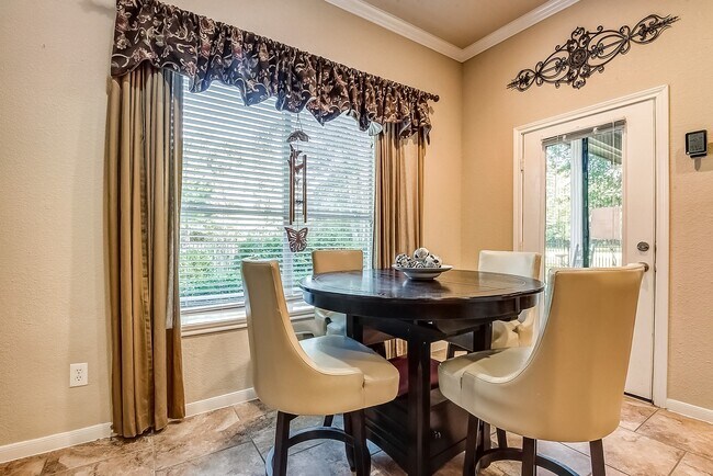 Building Photo - 18318 Hampton Hills Dr