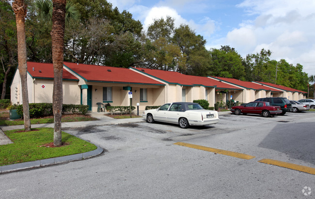 Building Photo - Maitland Oaks