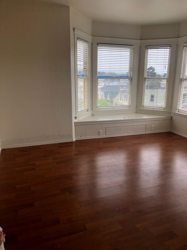 Building Photo - 1 bedroom in San francisco CA 94117