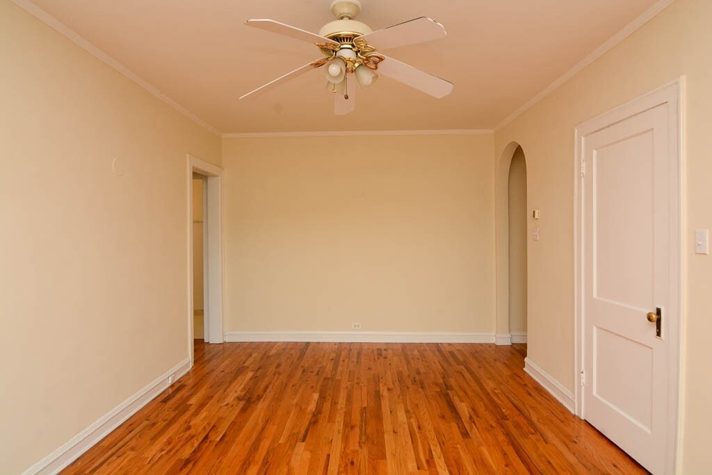 Building Photo - 545 W Wellington Ave