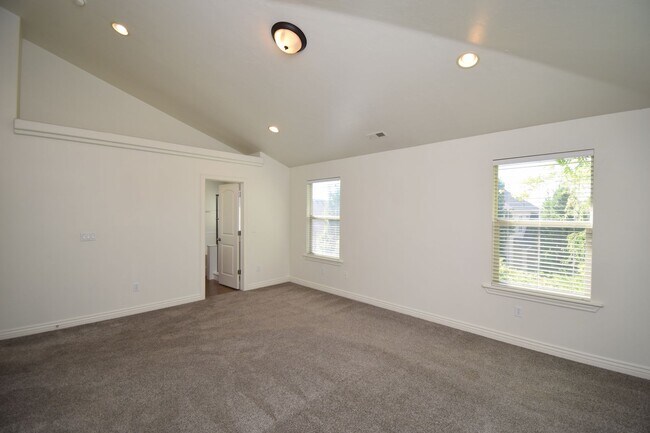 Building Photo - Beautiful 6 Bedroom Home in Riverton!