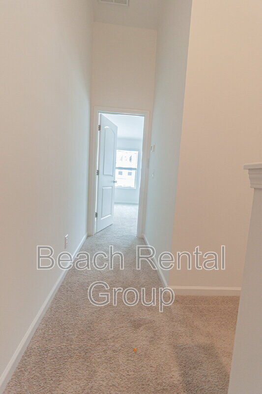 Building Photo - 203 Crescent Wy