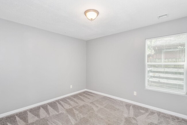 Building Photo - Spacious Duplex Near St. Joe
