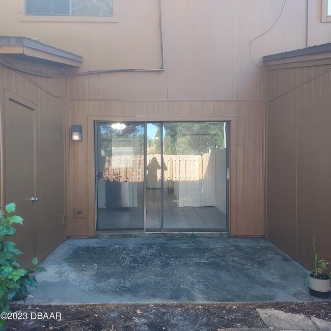 Building Photo - 196 W Sandalwood Ct