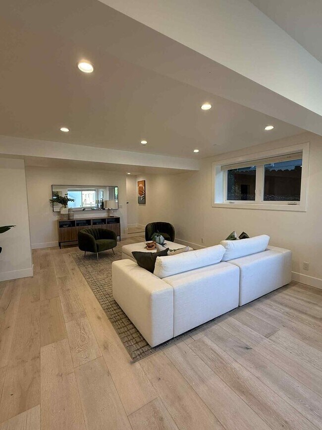 Building Photo - Modern 4-Bedroom Retreat in San Carlos – Remodeled, Spacious, Private Yard