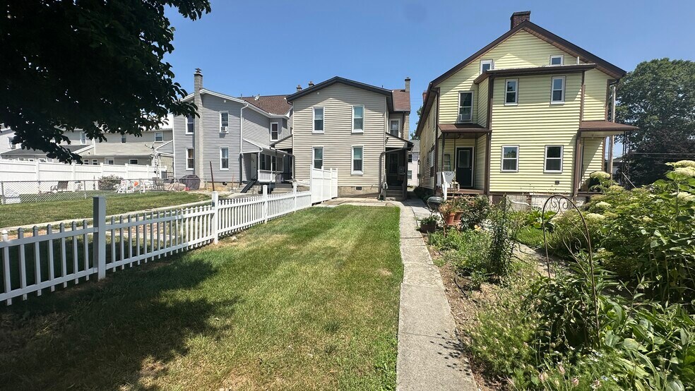 Building Photo - 204 W Carpenter Ave
