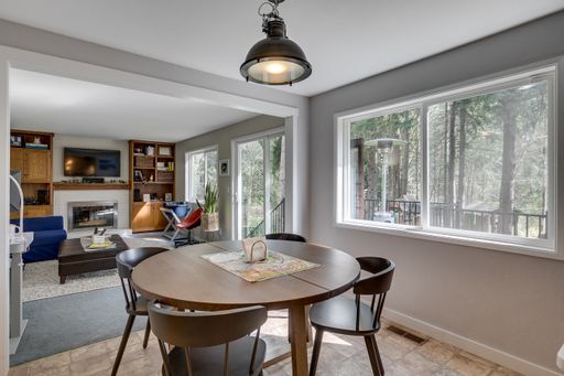 Building Photo - Charming Lynnwood/Bothell area Home For Rent with large 1/2 acre lot Available June!