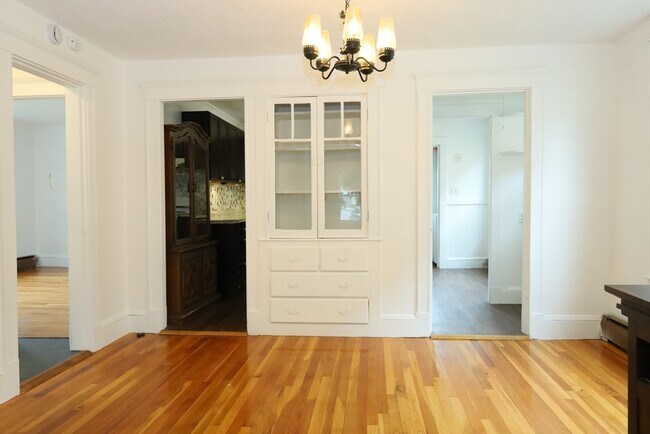 Building Photo - 98 Woodside Ave