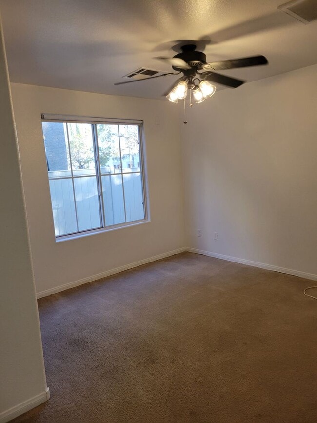 Building Photo - Stunning 3-story corner home in the NW 3 bed 3.5bath