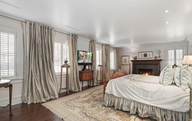 Building Photo - Georgetown East Village Perfection with PA...