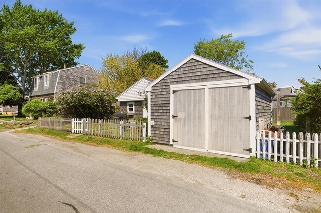 Building Photo - 272 Riverside St