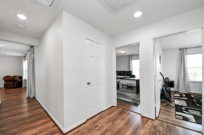 Building Photo - 1601 Bel Riposo Ln