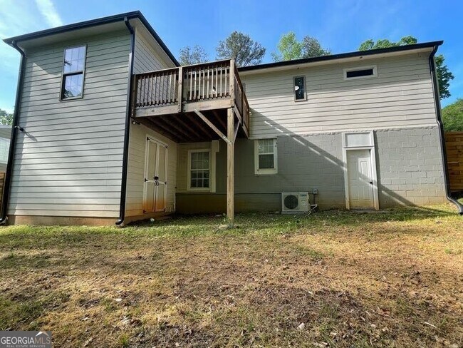 Building Photo - 185 Glenrose Cir SW