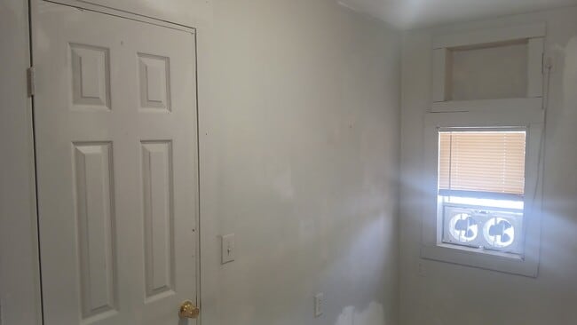 Building Photo - 8205 Glen Shadow Dr