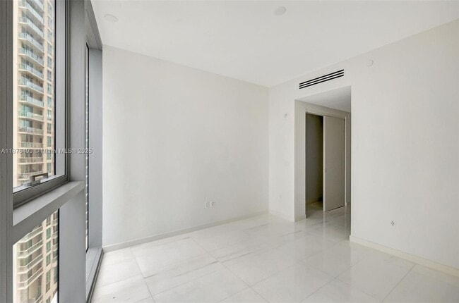 Building Photo - 300 Biscayne Blvd Way