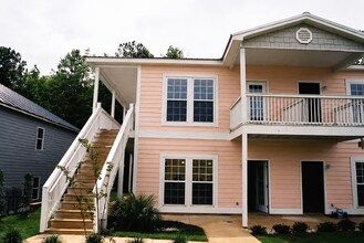 Building Photo - Prime North Columbus Location – 3 Bedrooms, 2 Baths - COMING SOON!