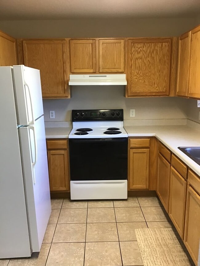 Building Photo - Townhome for rent near Red Hawk golf cours...