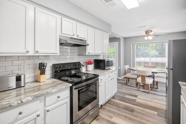 Building Photo - 2420 Haddington Rd