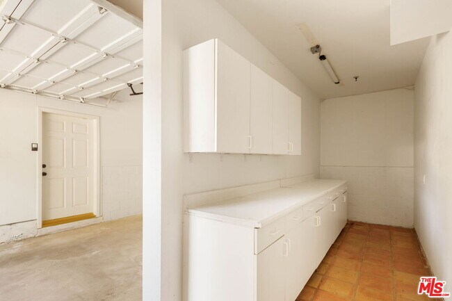 Building Photo - 5237 San Feliciano Dr