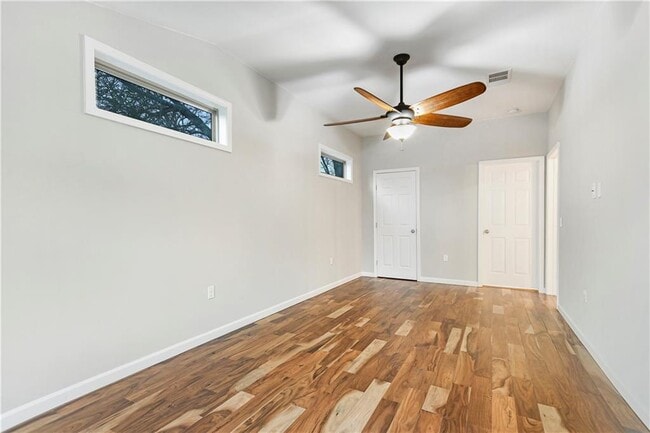 Building Photo - 108 E Skyview Rd