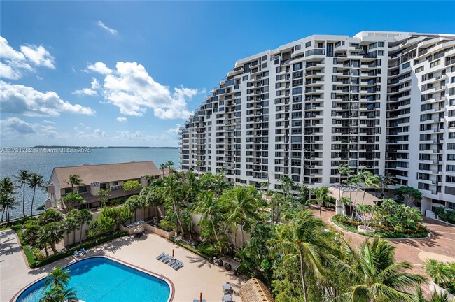 Building Photo - 540 Brickell Key Dr