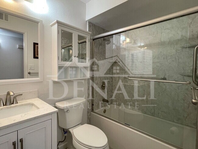 Building Photo - 3033 S Longmore