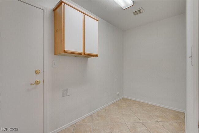 Building Photo - 10408 Leafgold Dr