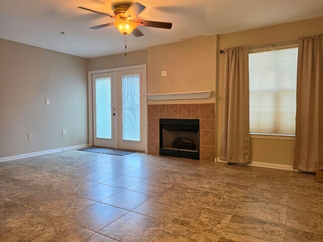 Building Photo - Gulf Shores town home with garage