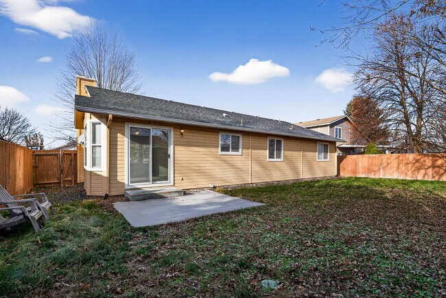 Building Photo - 2074 N Siesta Ave