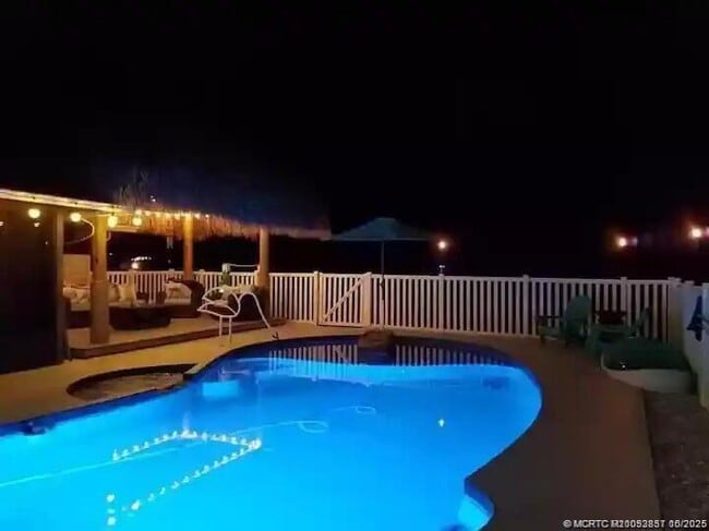 Building Photo - 2550 SE Calais St