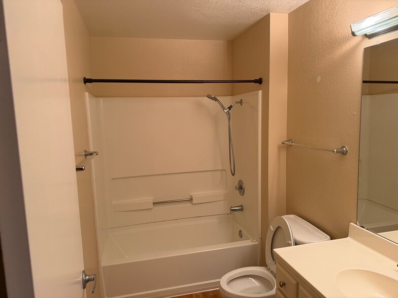 Building Photo - 15048 Avenida Venusto