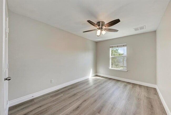 Building Photo - 3413 Bach Dr