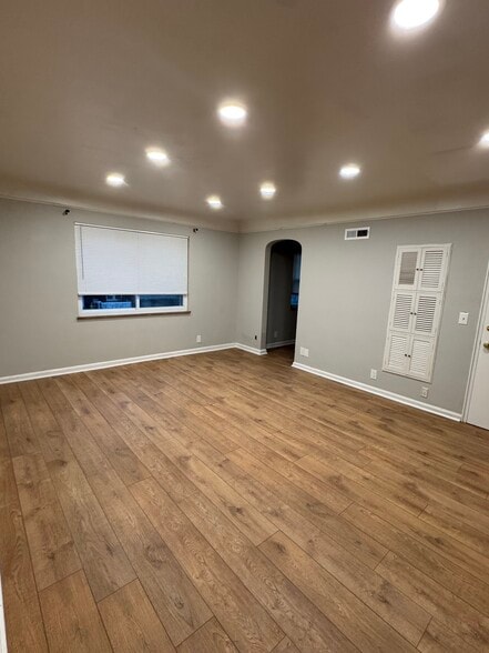 Living Room - 6803 Plainfield Rd