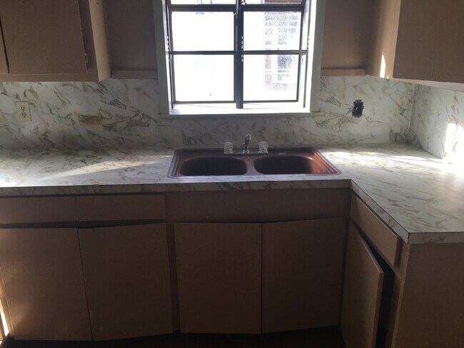 Building Photo - 314 Kelly-